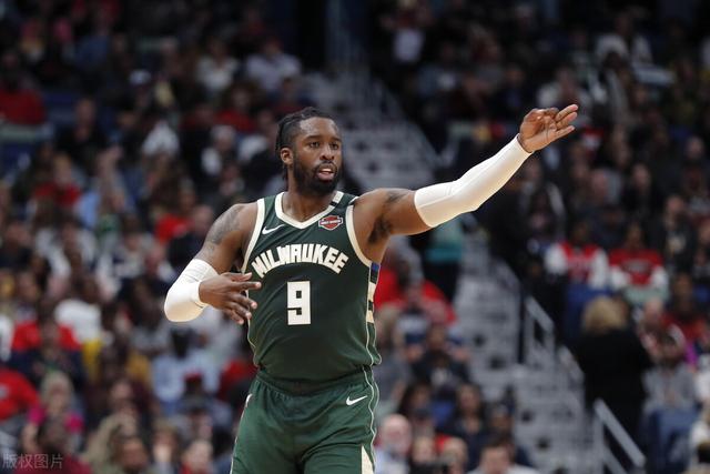 姆巴佩球员通道内找队友沟通没人理